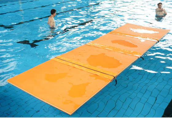 Cell tertutup 9x6 Spliced Floating Pool Mat Foam Multi Layer XPE Pad Untuk Pantai